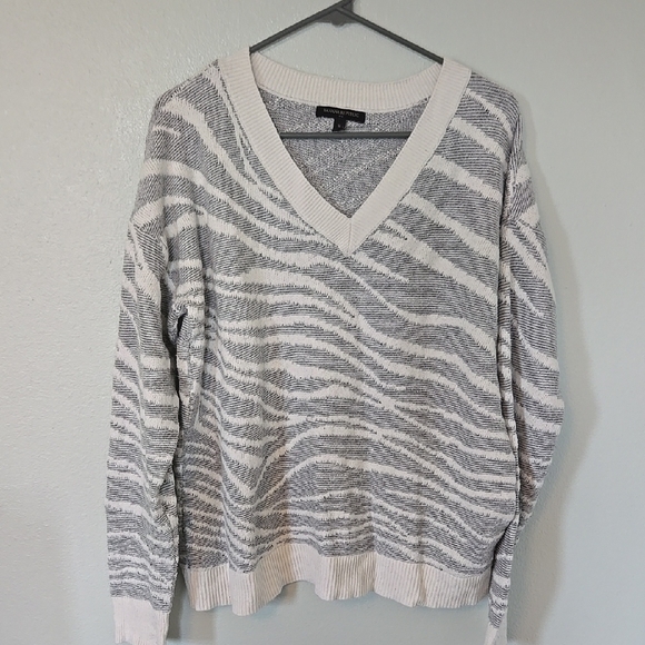 Banana Republic Gray Animal Print Sweater Size Medium - Picture 1 of 5